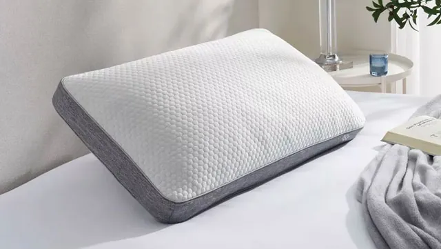 Memory based grid pillow with enhanced airflow